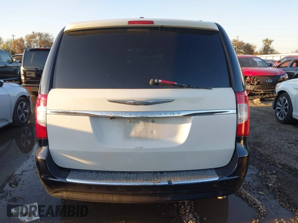 2011 Chrysler Town & Country Limited with VIN 2A4RR6DG4BR716460, listed as a IAAI auction lot 41073221 with 136,779 mi miles. Bid and sale history available at carsss.com. Image 16.