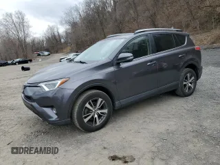 2018 Toyota RAV4 XLE with VIN JTMRFREV6JJ720655, listed as a Copart auction lot 52198195 with 178,274 mi miles and Salvage Title. Bid and sale history available at carsss.com. Image 1.