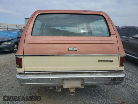 1977 Chevrolet Suburban z VIN CCL167F144344, wystawiony jako Copart lot #78394504 z przebiegiem 73 322 mil mil oraz Szkoda całkowita • Salvage title. Historia ofert i sprzedaży dostępna na DreamBid. Obrazek 6.