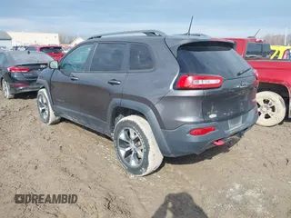 2017 Jeep Cherokee Trailhawk z VIN 1C4PJMBS0HW649422, wystawiony jako IAAI lot #41696815 z przebiegiem 62 185 mil mil oraz . Historia ofert i sprzedaży dostępna na DreamBid. Obrazek 3.