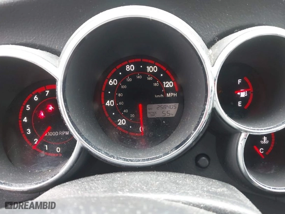 2005 Toyota Matrix STD with VIN 2T1KR32E95C351849, listed as a IAAI auction lot 41995695 with 258,405 mi miles. Bid and sale history available at carsss.com. Image 7.