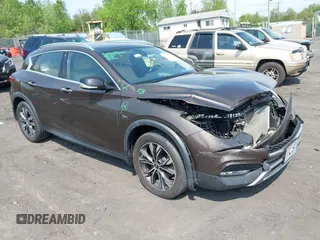 2018 Infiniti QX30 Premium z VIN SJKCH5CR0JA051889, wystawiony jako IAAI lot #42234392 z przebiegiem 104 095 mil mil oraz . Historia ofert i sprzedaży dostępna na DreamBid. Obrazek 1.