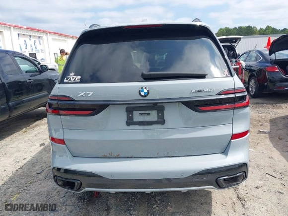 2024 BMW X7 xDrive40i with VIN 5UX23EM07R9T99861, listed as a IAAI auction lot 40400730 with 9,916 mi miles. Bid and sale history available at carsss.com. Image 16.