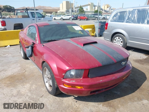 2005 Ford Mustang Deluxe z VIN 1ZVFT80N355125190, wystawiony jako IAAI lot #42444745 z przebiegiem 127 440 mil mil oraz . Historia ofert i sprzedaży dostępna na DreamBid. Obrazek 6.