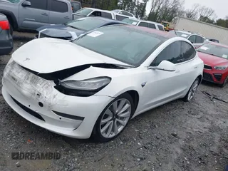 2018 Tesla Model 3 Long Range Battery z VIN 5YJ3E1EB8JF135728, wystawiony jako IAAI lot #41863870 z przebiegiem 124 053 mil mil oraz . Historia ofert i sprzedaży dostępna na DreamBid. Obrazek 17.