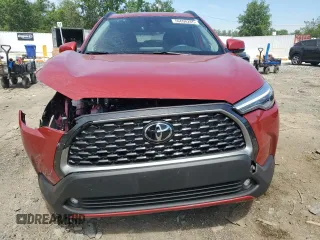 2022 Toyota Corolla Cross XLE z VIN 7MUDAABG5NV005882, wystawiony jako Copart lot #56690265 z przebiegiem 6427 mil mil oraz Szkody całkowita. Historia ofert i sprzedaży dostępna na DreamBid. Obrazek 5.