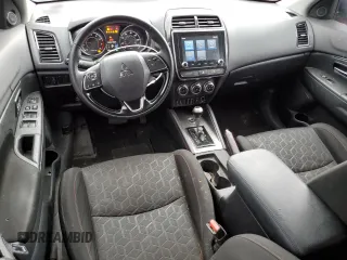 2023 Mitsubishi Outlander ES z VIN JA4ARUAU5PU015982, wystawiony jako Copart lot #58028605 z przebiegiem 69 942 mil mil oraz Tytuł czysty. Historia ofert i sprzedaży dostępna na DreamBid. Obrazek 8.