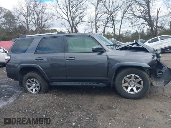 2014 Toyota 4Runner Limited with VIN JTEBU5JR4E5162629, listed as a IAAI auction lot 41265652 with 152,961 mi miles. Bid and sale history available at carsss.com. Image 13.