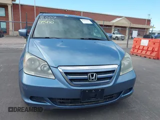 2007 Honda Odyssey EX-L z VIN 5FNRL38757B121989, wystawiony jako IAAI lot #42323131 z przebiegiem 174 906 mil mil oraz . Historia ofert i sprzedaży dostępna na DreamBid. Obrazek 6.