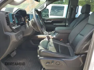 2024 Chevrolet Silverado 3500HD LT z VIN 1GC4YTEY3RF111582, wystawiony jako Copart lot #53868695 z przebiegiem 29 607 mil mil oraz Szkody całkowita. Historia ofert i sprzedaży dostępna na DreamBid. Obrazek 7.