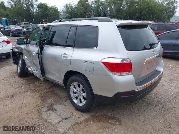 2013 Toyota Highlander with VIN 5TDZK3EHXDS103043, listed as a IAAI auction lot 41889515 with 83,976 mi miles. Bid and sale history available at carsss.com. Image 3.