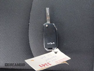 2022 Kia Forte LXS z VIN 3KPF24AD2NE501838, wystawiony jako IAAI lot #41022349 z przebiegiem 37 375 mil mil oraz . Historia ofert i sprzedaży dostępna na DreamBid. Obrazek 11.