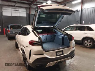 2022 BMW X6 M50i z VIN 5UXCY8C05N9J18577, wystawiony jako IAAI lot #41982042 z przebiegiem 64 155 mil mil oraz . Historia ofert i sprzedaży dostępna na DreamBid. Obrazek 3.