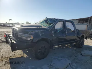 2023 Ram 2500 Laramie z VIN 3C6UR5FLXPG618137, wystawiony jako Copart lot #51846005 z przebiegiem Nie podano mil oraz Szkoda całkowita • Salvage title. Historia ofert i sprzedaży dostępna na DreamBid. Obrazek 1.