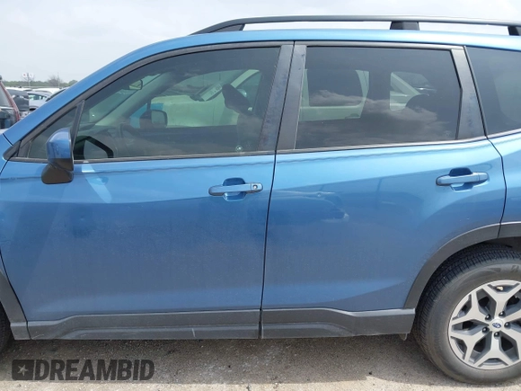 2019 Subaru Forester Premium with VIN JF2SKAEC3KH538077, listed as a IAAI auction lot 41903407 with 64,694 mi miles. Bid and sale history available at carsss.com. Image 14.