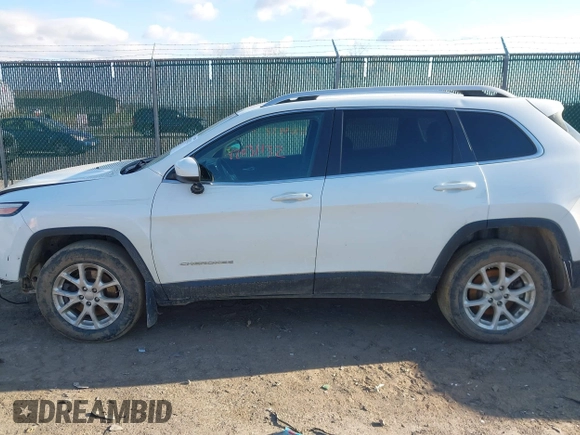 2016 Jeep Cherokee Latitude with VIN 1C4PJMCB1GW204412, listed as a IAAI auction lot 42031132 with 228,442 mi miles and . Bid and sale history available at carsss.com. Image 14.