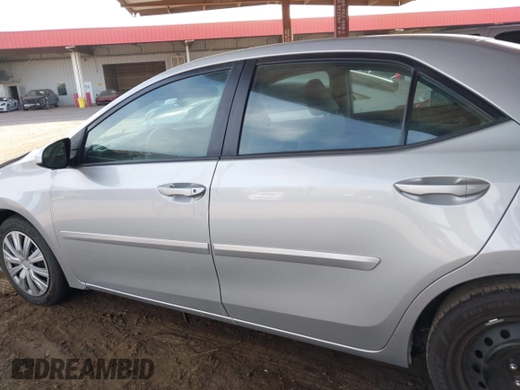 2015 Toyota Corolla L z VIN 5YFBURHE1FP313168, wystawiony jako IAAI lot #42371167 z przebiegiem 121 114 mil mil oraz . Historia ofert i sprzedaży dostępna na DreamBid. Obrazek 14.