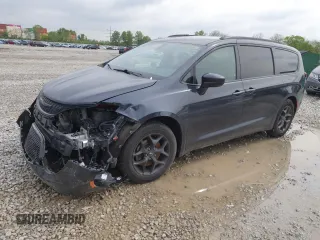 2020 Chrysler Pacifica Touring L with VIN 2C4RC1BG6LR113170, listed as a Copart auction lot 55995635 with 116,089 mi miles and Salvage title. Bid and sale history available at DreamBid. Image 1.