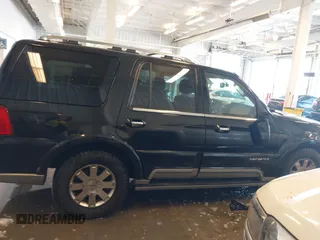 2004 Lincoln Navigator Luxury z VIN 5LMFU28R24LJ32994, wystawiony jako IAAI lot #41264240 z przebiegiem 210 421 mil mil oraz . Historia ofert i sprzedaży dostępna na DreamBid. Obrazek 13.