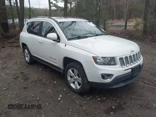 2015 Jeep Compass Latitude with VIN 1C4NJDEB6FD106118, listed as a IAAI auction lot 41796530 with 98,658 mi miles. Bid and sale history available at carsss.com. Image 1.