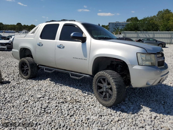 2011 Chevrolet Avalanche LTZ with VIN 3GNTKGE30BG305989, listed as a Copart auction lot 70499944 with 133,392 mi miles and Salvage Title. Bid and sale history available at carsss.com. Image 4.