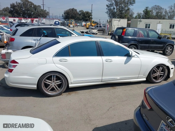 2009 Mercedes-Benz S-Class 5.5L V8 with VIN WDDNG71X09A272339, listed as a IAAI auction lot 41855197 with 130,972 mi miles. Bid and sale history available at carsss.com. Image 13.