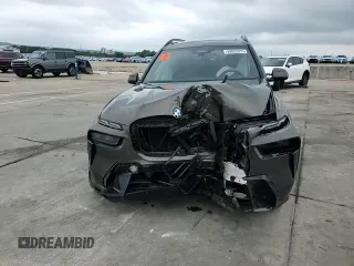 2024 BMW X7 xDrive40i z VIN 5UX23EM03R9U96572, wystawiony jako Copart lot #54822015 z przebiegiem Nie podano mil oraz Szkody całkowita. Historia ofert i sprzedaży dostępna na DreamBid. Obrazek 14.