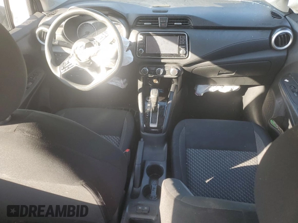 2020 Nissan Versa S z VIN 3N1CN8DV8LL811333, wystawiony jako Copart lot #50971885 z przebiegiem 44 963 mil mil oraz Czysty tytuł • Clean title. Historia ofert i sprzedaży dostępna na DreamBid. Obrazek 8.