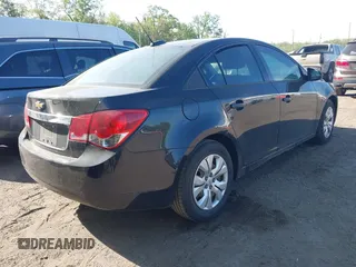 2015 Chevrolet Cruze LS z VIN 1G1PA5SH5F7283144, wystawiony jako IAAI lot #42103216 z przebiegiem 179 106 mil mil oraz . Historia ofert i sprzedaży dostępna na DreamBid. Obrazek 4.