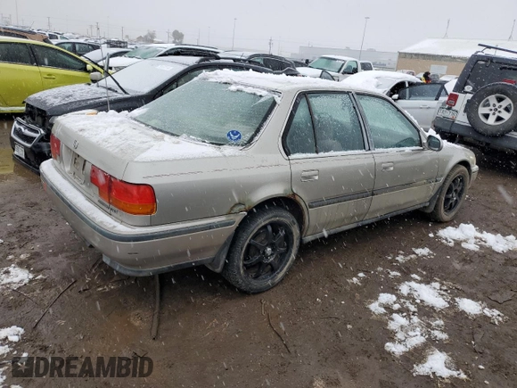1993 Honda Accord z VIN 1HGCB7658PA174195, wystawiony jako Copart lot #79963544 z przebiegiem 157 911 mil mil oraz Czysty tytuł • Clean title. Historia ofert i sprzedaży dostępna na DreamBid. Obrazek 3.