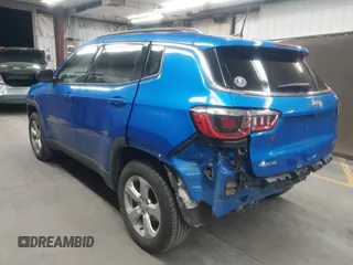 2019 Jeep Compass Latitude z VIN 3C4NJDBB3KT595277, wystawiony jako IAAI lot #42098822 z przebiegiem 68 574 mil mil oraz . Historia ofert i sprzedaży dostępna na DreamBid. Obrazek 3.