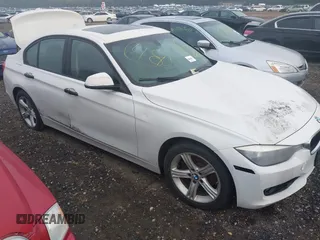 2013 BMW 3 Series 328i xDrive с VIN WBA3B5G50DNS03871, выставлен на аукционе IAAI как лот 42737973 с пробегом Не указан миль и . История ставок и продаж доступна на DreamBid. Изображение 1.