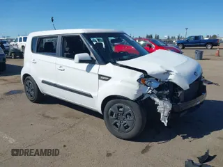 2013 Kia Soul with VIN KNDJT2A54D7567715, listed as a IAAI auction lot 41759724 with 95,922 mi miles. Bid and sale history available at carsss.com. Image 1.