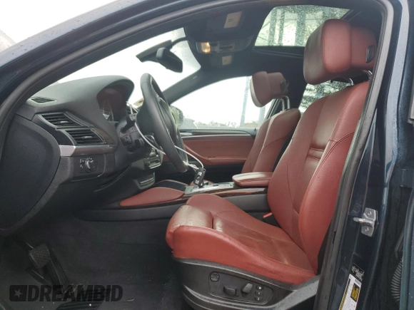 2013 BMW X6 xDrive35i z VIN 5UXFG2C55DL788611, wystawiony jako Copart lot #50972395 z przebiegiem 131 755 mil mil oraz Szkoda całkowita • Salvage title. Historia ofert i sprzedaży dostępna na DreamBid. Obrazek 7.