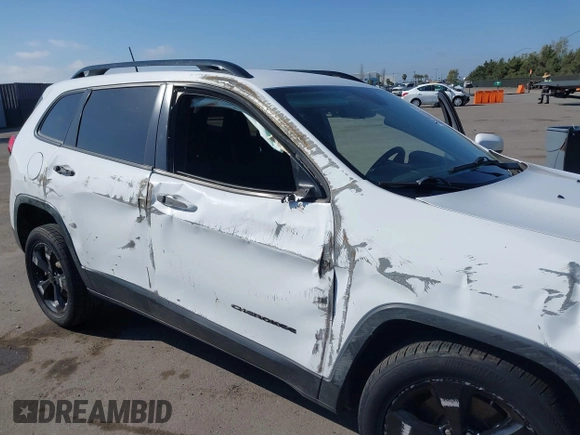 2018 Jeep Cherokee Latitude z VIN 1C4PJMCB7JD602016, wystawiony jako IAAI lot #42153460 z przebiegiem 97 757 mil mil oraz . Historia ofert i sprzedaży dostępna na DreamBid. Obrazek 6.