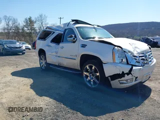 2009 Cadillac Escalade z VIN 1GYFK23269R279695, wystawiony jako IAAI lot #42070208 z przebiegiem 185 504 mil mil oraz . Historia ofert i sprzedaży dostępna na DreamBid. Obrazek 1.
