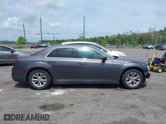 2015 Chrysler 300 Limited with VIN 2C3CCAAG1FH887073, listed as a IAAI auction lot 41967713 with 255,638 mi miles. Bid and sale history available at carsss.com. Image 13.