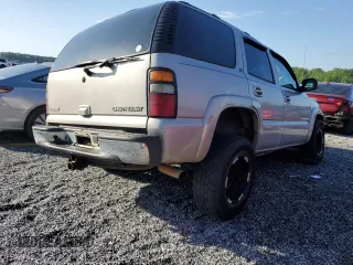 2004 Chevrolet Tahoe LT z VIN 1GNEK13Z34J239422, wystawiony jako Copart lot #54661015 z przebiegiem 421 131 mil mil oraz Szkoda całkowita • Salvage title. Historia ofert i sprzedaży dostępna na DreamBid. Obrazek 3.