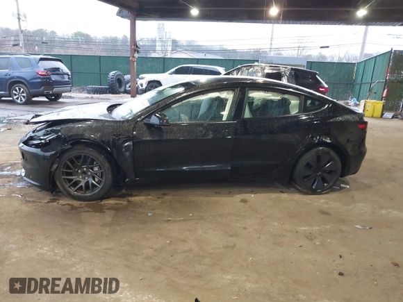 2025 Tesla Model 3 Long Range z VIN 5YJ3E1EA2SF909755, wystawiony jako IAAI lot #41667912 z przebiegiem 1 927 mil mil oraz . Historia ofert i sprzedaży dostępna na DreamBid. Obrazek 14.