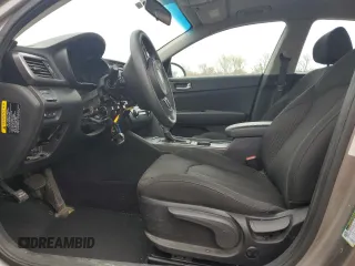 2016 Kia Optima LX z VIN 5XXGT4L3XGG104667, wystawiony jako Copart lot #53968815 z przebiegiem 82 417 mil mil oraz Szkoda całkowita • Salvage title. Historia ofert i sprzedaży dostępna na DreamBid. Obrazek 7.