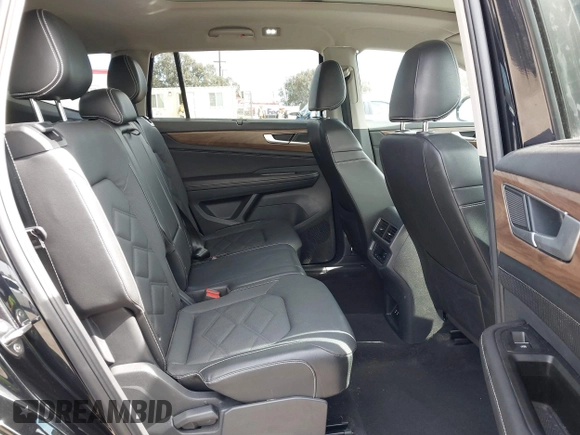 2024 Volkswagen Atlas SE z VIN 1V2JR2CAXRC512272, wystawiony jako IAAI lot #41642077 z przebiegiem 13 583 mil mil oraz . Historia ofert i sprzedaży dostępna na DreamBid. Obrazek 8.