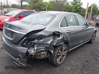 2019 Mercedes-Benz C 300 z VIN 55SWF8EB5KU300556, wystawiony jako IAAI lot #42367723 z przebiegiem 68 335 mil mil oraz . Historia ofert i sprzedaży dostępna na DreamBid. Obrazek 4.