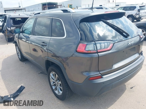 2019 Jeep Cherokee Latitude Plus z VIN 1C4PJLLB2KD333239, wystawiony jako IAAI lot #42144451 z przebiegiem 64 828 mil mil oraz . Historia ofert i sprzedaży dostępna na DreamBid. Obrazek 3.