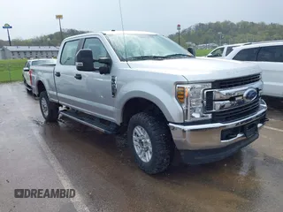 2019 Ford F-250 XL z VIN 1FT7W2B67KEC20297, wystawiony jako IAAI lot #42031558 z przebiegiem 215 462 mil mil oraz . Historia ofert i sprzedaży dostępna na DreamBid. Obrazek 1.