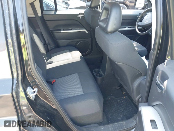 2008 Jeep Patriot Sport with VIN 1J8FT28W68D689674, listed as a IAAI auction lot 41918466 with 123,546 mi miles. Bid and sale history available at carsss.com. Image 8.