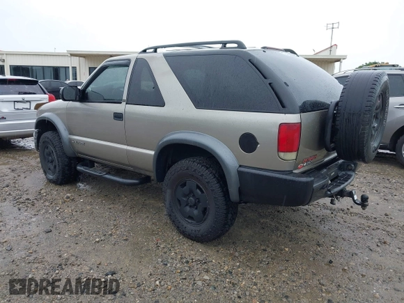 2001 Chevrolet Blazer LS z VIN 1GNCT18W11K246877, wystawiony jako IAAI lot #42375718 z przebiegiem 264 652 mil mil oraz . Historia ofert i sprzedaży dostępna na DreamBid. Obrazek 3.