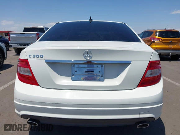 2011 Mercedes-Benz C 300 Sport z VIN WDDGF5EB3BR168224, wystawiony jako IAAI lot #42629358 z przebiegiem 134 692 mil mil oraz . Historia ofert i sprzedaży dostępna na DreamBid. Obrazek 17.
