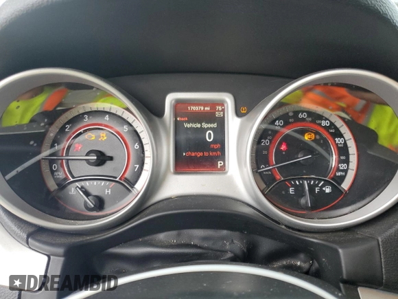 2019 Dodge Journey SE with VIN 3C4PDCBB8KT774151, listed as a Copart auction lot 60909755 with 170,379 mi miles and Salvage title. Bid and sale history available at DreamBid. Image 9.
