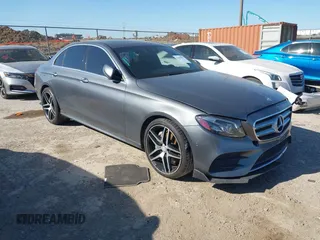 2017 Mercedes-Benz E 300 Luxury z VIN WDDZF4KB3HA208414, wystawiony jako IAAI lot #41849093 z przebiegiem 92 919 mil mil oraz . Historia ofert i sprzedaży dostępna na DreamBid. Obrazek 1.