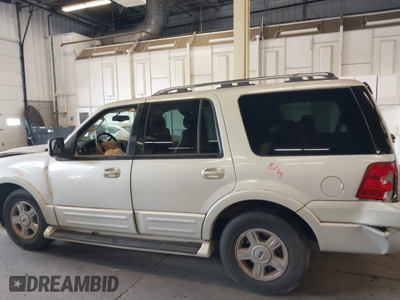 2005 Ford Expedition Limited with VIN 1FMFU20585LA92398, listed as a IAAI auction lot 40339627 with 154,554 mi miles. Bid and sale history available at carsss.com. Image 14.